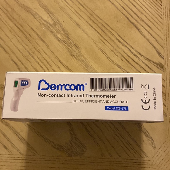 NWT non-contact infrared thermometer, in box, model JXB-178, LCD screen - Picture 4 of 15